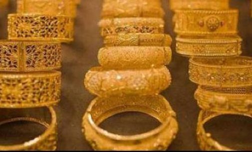 Gold slips Rs 248, silver declines Rs 853
