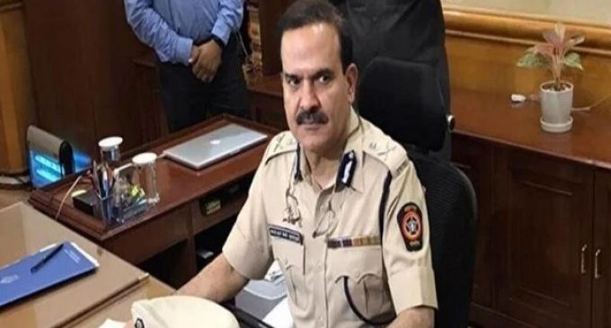 Maha minister asked cops to collect Rs 100 cr per month: Singh