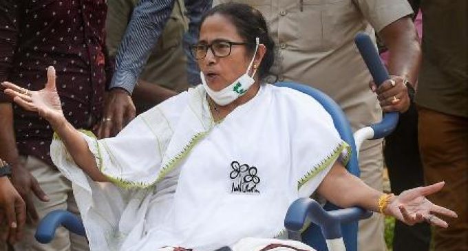 Election Commission slaps 24-hr campaign ban on Mamata Banerjee