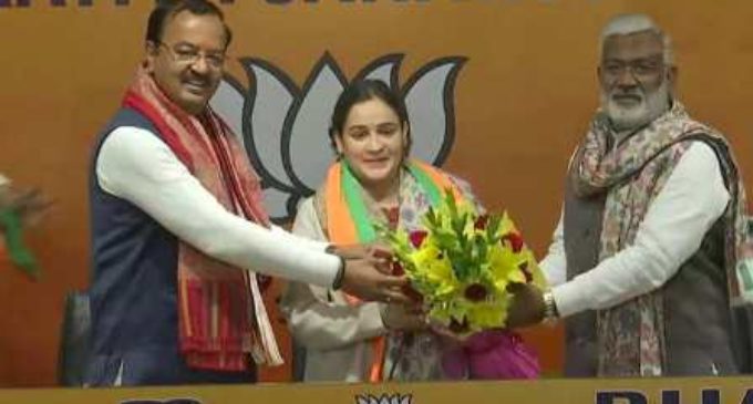 Samajwadi Party patriarch Mulayam Singh Yadav’s daughter-in-law Aparna Yadav joins BJP