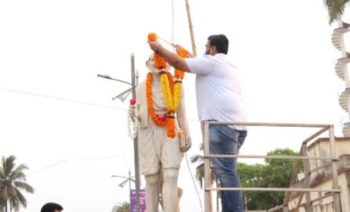 PAYING TRIBUTE TO FATHER OF NATION