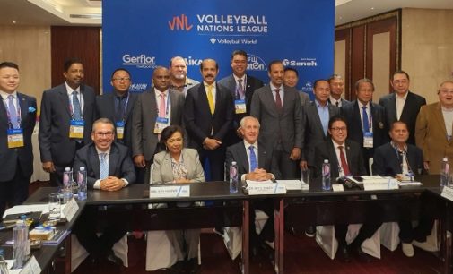 VFI president Dr Achyuta Samanta discusses popularising volleyball at Manila meet