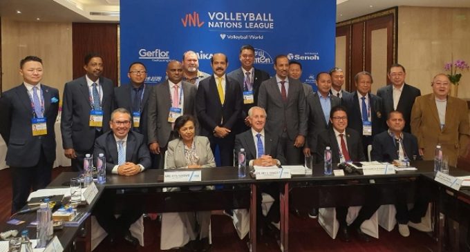 VFI president Dr Achyuta Samanta discusses popularising volleyball at Manila meet