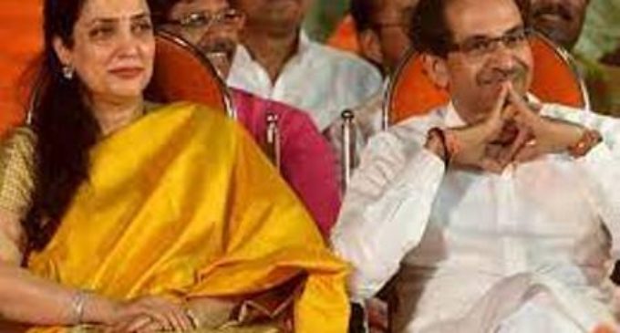 Uddhav’s wife Rashmi steps into Maha talks, contacts wives of rebels to convince them to return