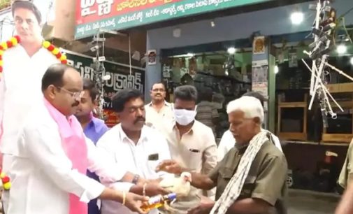 TRS leader distributes liquor, live chicken to locals ahead of KCR’s national party launch