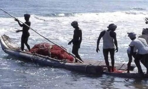 Lankan navy attacks Indian fisherman, arrests 14 others