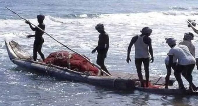 Lankan navy attacks Indian fisherman, arrests 14 others
