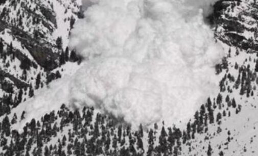 Two dead as massive avalanche hits upper reaches of Gulmarg in J&K