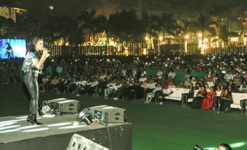 Sweety Sunidhi Chauhan enthralls crowd at ‘KIIT Silver Karnival’ with her enchanting voice