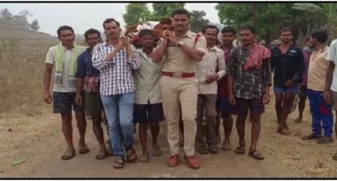 Police officer’s act of kindness shines a light in the midst of Maoist insurgency