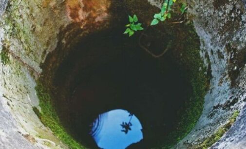 MP woman jumps into well with 4 children, comes out with eldest daughter