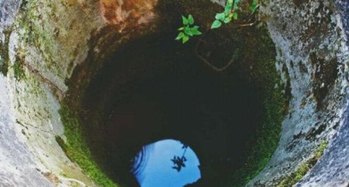 MP woman jumps into well with 4 children, comes out with eldest daughter
