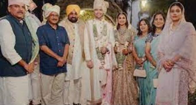 Newlyweds Raghav Chadha, Parineeti Chopra pose with CMs Kejriwal, Mann