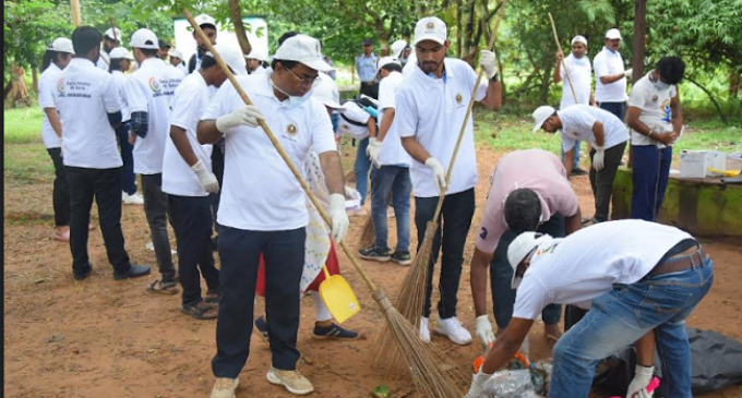 AIIMS Bhubaneswar takes Swachhata Hi Seva campaign at Deras dam