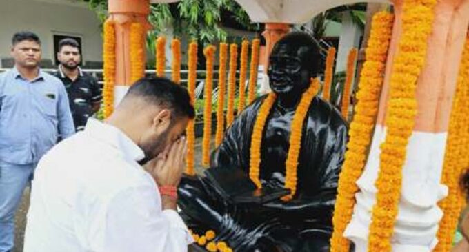 PAYING TRIBUTE TO FATHER OF NATION