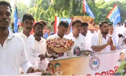 Novel protest against price rise: Odisha Chhatra Congress sells onion at Rs 20/kg before agri minister’s residence