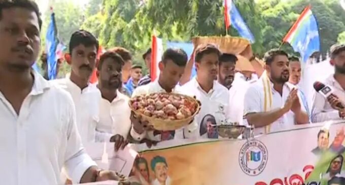 Novel protest against price rise: Odisha Chhatra Congress sells onion at Rs 20/kg before agri minister’s residence