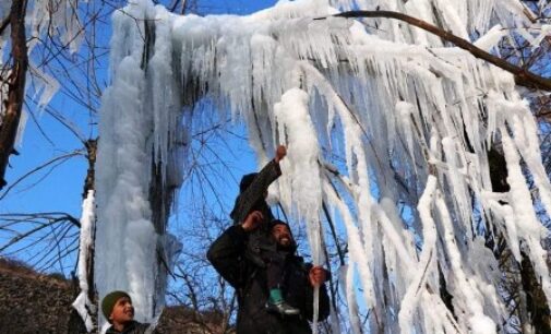 Cold wave hits Kashmir, Srinagar records 0.9 degrees Celsius