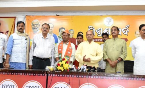 Blow to BJD as Laxmipur ex-MLA Kailash Kulesika quits party, joins BJP