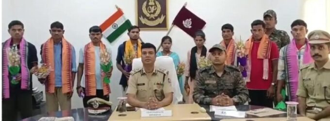 9 Maoist cadres, all hailing from Chhattisgarh, surrender before Odisha police