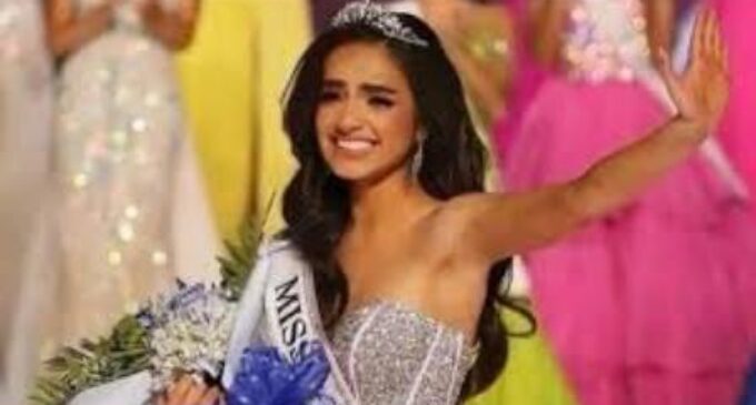 Indian-Mexican UmaSofia Srivastava gives up Miss Teen USA title