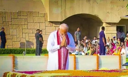 Narendra Modi pays homage to Mahatma Gandhi, Vajpayee before swearing-in today