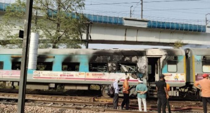 Fire breaks out in four coaches of Taj Express in Delhi