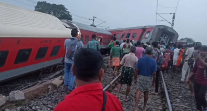 2 killed, 50 others injured as 18 coaches of Howrah-CSMT Express derails in Jharkhand