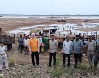 ଡମ୍ବରୁଗଡ ନିକଟରୁ ଜିଲ୍ଲାପାଳ ଓ ଏସପିଙ୍କ ଉପସ୍ଥିତିରେ ବେଆଇନ ବାଲି ଚାଲାଣ ଅଭିଯୋଗରେ ୧୩ ଗୋଟି ଟ୍ରାକ୍ଟର ଅଟକ