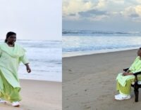 ପୁରୀ ବେଳାଭୁମିରେ ବୁଲି ପ୍ରାକୃତିକ ସୌନ୍ଦର୍ଯ୍ୟ ଉପଭୋଗ କଲେ ରାଷ୍ଟ୍ରପତି, କହିଲେ ମିଳିଛି ଆତ୍ମତୃପ୍ତି