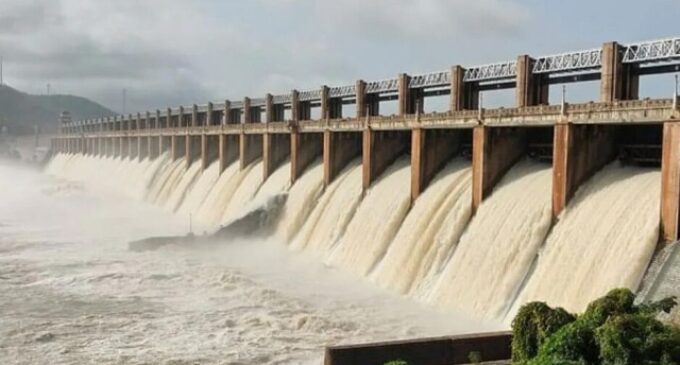 Tungabhadra dam’s crest gate gets washed away; authorities caution downstream residents