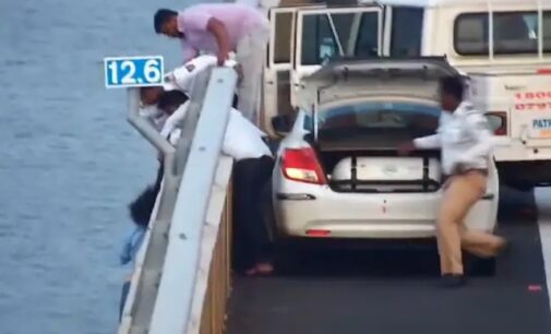 Taxi driver, traffic cops rescue woman from plunging into sea from Atal Setu