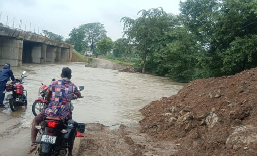 କୁଠୀ ଯୋର ଉପରେ ୫ ଫୁଟ ପାଣି,ମନ୍ଥର ଗତିରେ ଚାଲିଛି କାମ