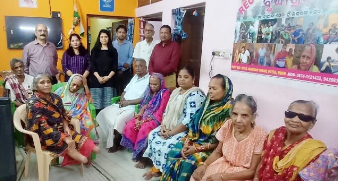 Tata Steel Employees Visit Old Age Home, Donate Essential Supplies