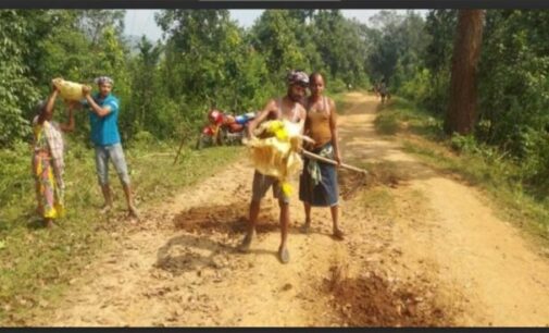 ଶୁଣିଲାନି ପ୍ରଶାସନ: ଶ୍ରମ ଓ ଅର୍ଥଦାନ କରି ରାସ୍ତା ମରାମତି କଲେ ଗ୍ରାମବାସୀ