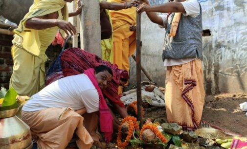 ବୌଦ୍ଧ : ଯୁଗ୍ମ ମନ୍ଦିର ପ୍ରତିଷ୍ଠା ପାଇଁ ଶୁଭ ସ୍ତମ୍ଭ ସ୍ଥାପନ