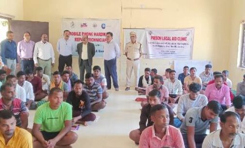 ବୌଦ୍ଧ ଜିଲ୍ଲା ଜେଲରେ ଚାଲିଥିବା ଦକ୍ଷତା ବିକାଶ ତାଲିମ କାର୍ଯ୍ୟକ୍ରମ ପରିଦର୍ଶନ କଲେ ଜିଲ୍ଲା ଦକ୍ଷତା ବିକାଶ ଅଧିକାରୀ