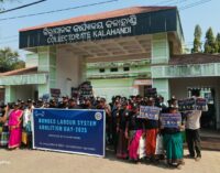 ଜିଲ୍ଲାପାଳଙ୍କୁ ଶ୍ରମ ବାହିନୀ ତରଫରୁ ବନ୍ଧକ ଶ୍ରମିକରୁ ବଞ୍ଚିଥିବା ଲୋକଙ୍କ ଅଧିକାର ପାଇଁ ଦାବିପତ୍ର ପ୍ରଦାନ