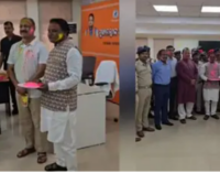 ସାମ୍ବାଦିକ ଓ ବରିଷ୍ଠ ପୁଲିସ ଅଧିକାରୀଙ୍କ ସହ ହୋଲି ପାଳନ କଲେ ମୁଖ୍ୟମନ୍ତ୍ରୀ