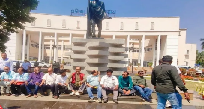 ହଟିଲା ସାମ୍ବାଦିକଙ୍କ ମୋବାଇଲ୍ କଟକଣା, ବାଚସ୍ପତିଙ୍କ ସହ ଆଲୋଚନା ପରେ ବଦଳିଲା ନିଷ୍ପତ୍ତି