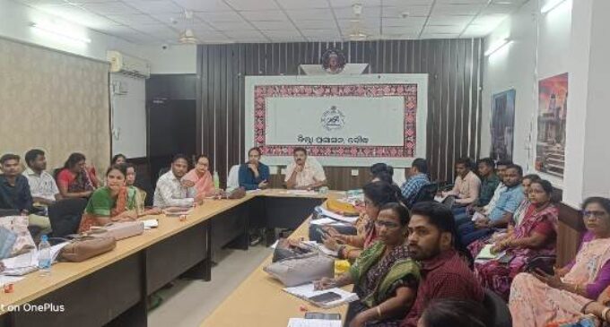 ଜିଲ୍ଲାପାଳଙ୍କ କାର୍ଯ୍ୟାଳୟ ସମ୍ମିଳନୀ କକ୍ଷରେ ସମାଜ କଲ୍ୟାଣ ବିଭାଗର ସମୀକ୍ଷା କଲେ ଜିଲ୍ଲାପାଳ