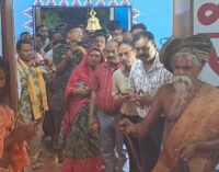 ବଲାସିଙ୍ଗା ମହୁଲମୂଳ ମହିମା ଆଶ୍ରମରେ ଚାଲିଥିବା ବିଶ୍ବ ଶାନ୍ତି ମହାଯଜ୍ଞରେ ଯୋଗଦେଲେ ବୌଦ୍ଧ ଜିଲ୍ଲାପାଳ