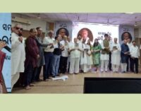 Rich tributes paid to veteran journalist Ratikant Mohanty; people from all walks of life join memorial in Bhubaneswar