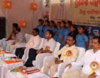 ଆରମ୍ଭ ହେଲା ଖଡ଼ି ଛୁଆଁ ଓ ପ୍ରବେଶ ଉତ୍ସଵ କାର୍ଯ୍ୟକ୍ରମ : ପିଲାଙ୍କୁ ଖଡ଼ି ଛୁଆଁଇଲେ ଜିଲ୍ଲାପାଳ, ଉଜ୍ବଳ ଭବିଷ୍ୟତର କଲେ କାମନା