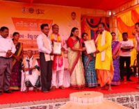 ” ଲୋକକଳା ପାଇଁ ଦିନଟିଏ ” ବାଲିଗୁଡା ଅଞ୍ଚଳର ଯୁବ ନାଟ୍ୟକାର ପ୍ରମୋଦ ଦଣ୍ଡସେନାଙ୍କୁ ସମ୍ବର୍ଦ୍ଧନା