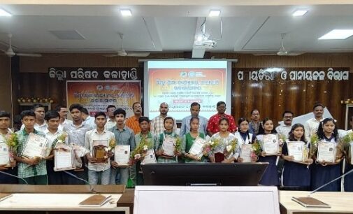 Kalahandi: Meritorious students felicitated