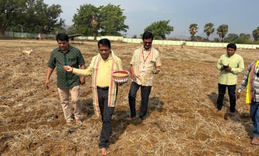 ଅକ୍ଷି ମୁଠି ଅନୁକୂଳ ସହ ବଲାଙ୍ଗିର ଜିଲ୍ଲା ସ୍ତରୀୟ ଅକ୍ଷୟ ତୃତୀୟା ଏବଂ କୃଷକ ଦିବସ ପାଳିତ :  ୨.୩୨ ଚାଷୀ ଙ୍କୁ ମିଳିଲା ସିଏମ କିସାନ ସହାୟତା ରାଶି