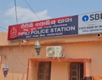 ମହିଳା ଆରଆଇଙ୍କୁ ତହସିଲଦାରଙ୍କ ଅସଦାଚରଣ ଅଭିଯୋଗ, ରୁଜୁ ହେଲା ମାମଲା