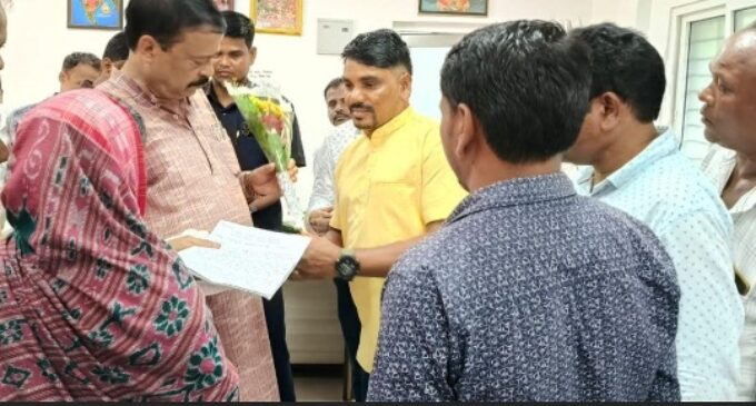 Odisha: Kotia youth delegation meets revenue minister, seeks basic amenities for border villages