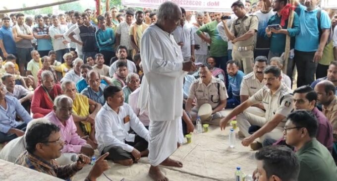 ରାସ୍ତା ପାଇଁ ଆନ୍ଦୋଳନକୁ ଓହ୍ଲାଇଲେ ୧୭ ଖଣ୍ଡ ଗ୍ରାମବାସୀ, ପ୍ରଶାସନର ପ୍ରତିଶ୍ରୁତି ପରେ ଆନ୍ଦୋଳନ ପ୍ରତ୍ୟାହୃତ